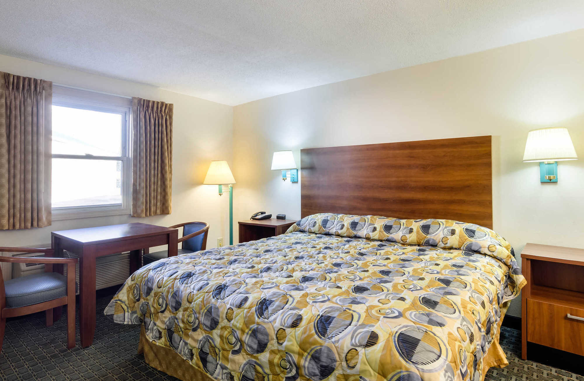 Econo Lodge West Springfield Room photo