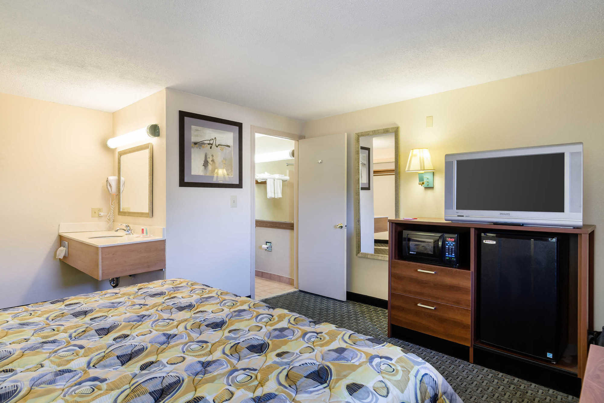 Econo Lodge West Springfield Room photo