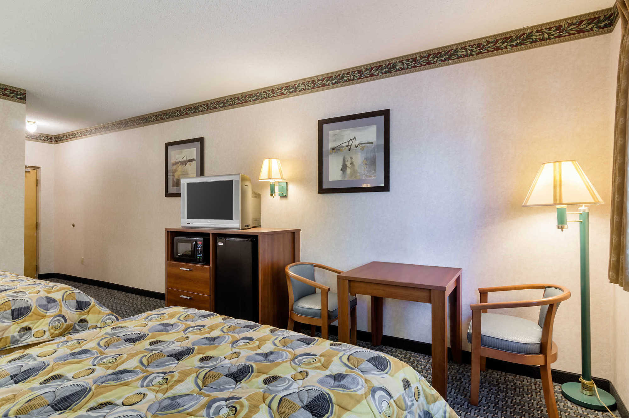 Econo Lodge West Springfield Room photo
