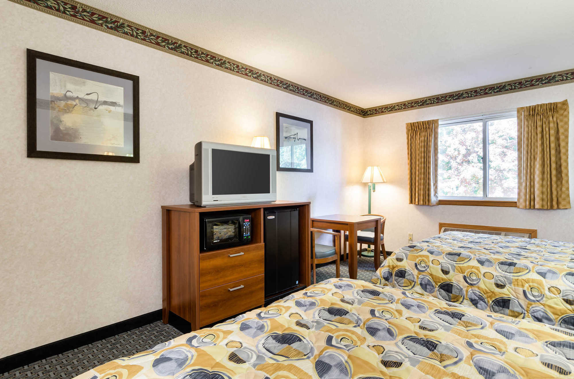 Econo Lodge West Springfield Room photo