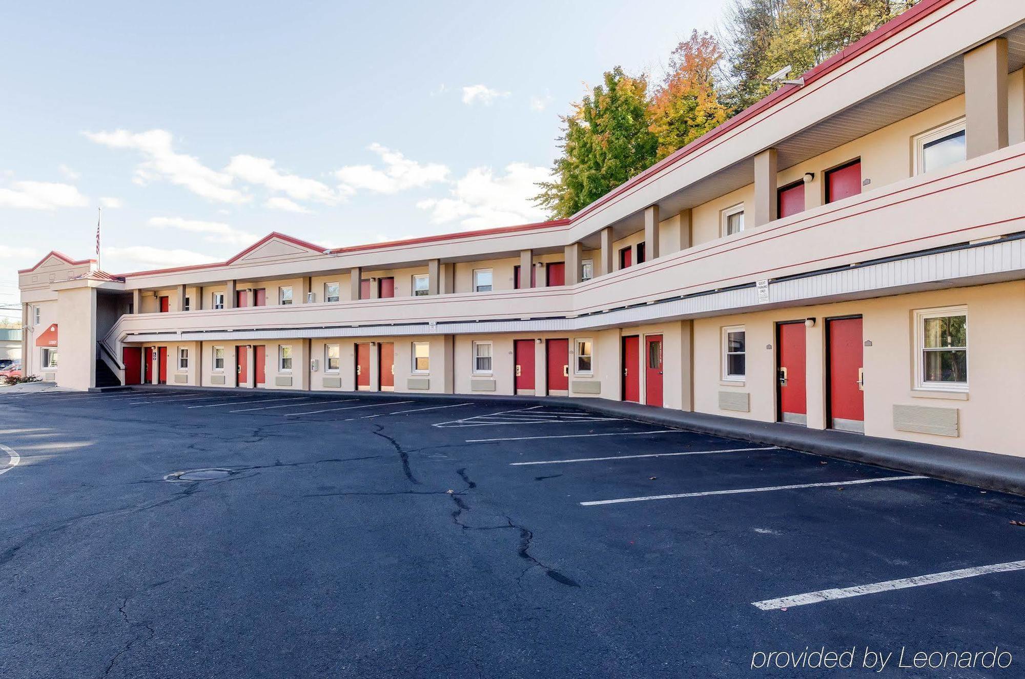 Econo Lodge West Springfield Exterior photo