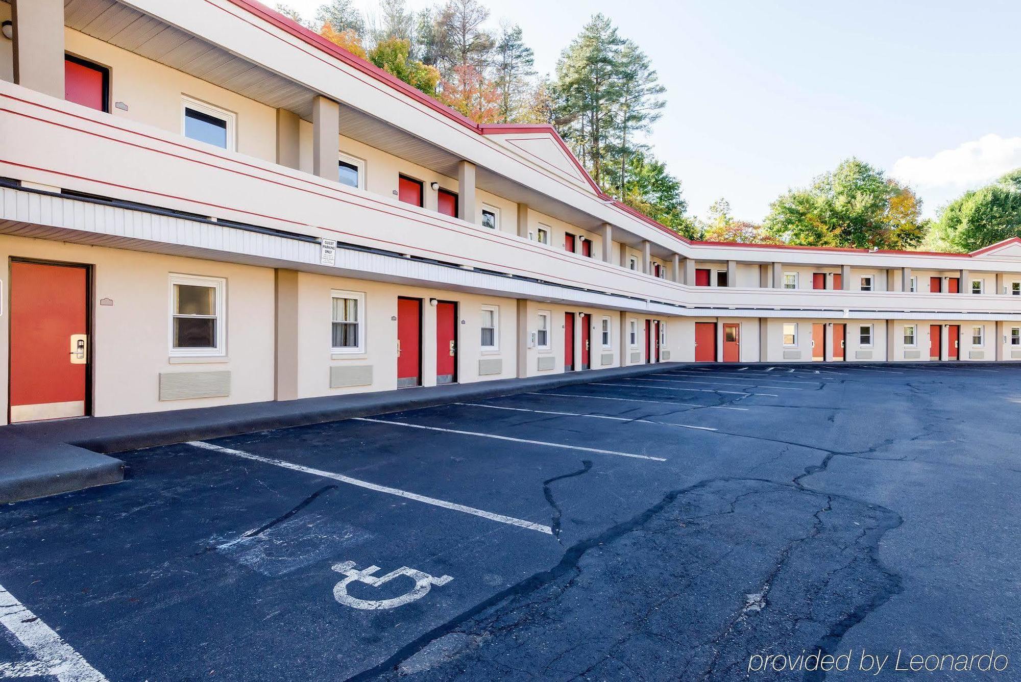 Econo Lodge West Springfield Exterior photo