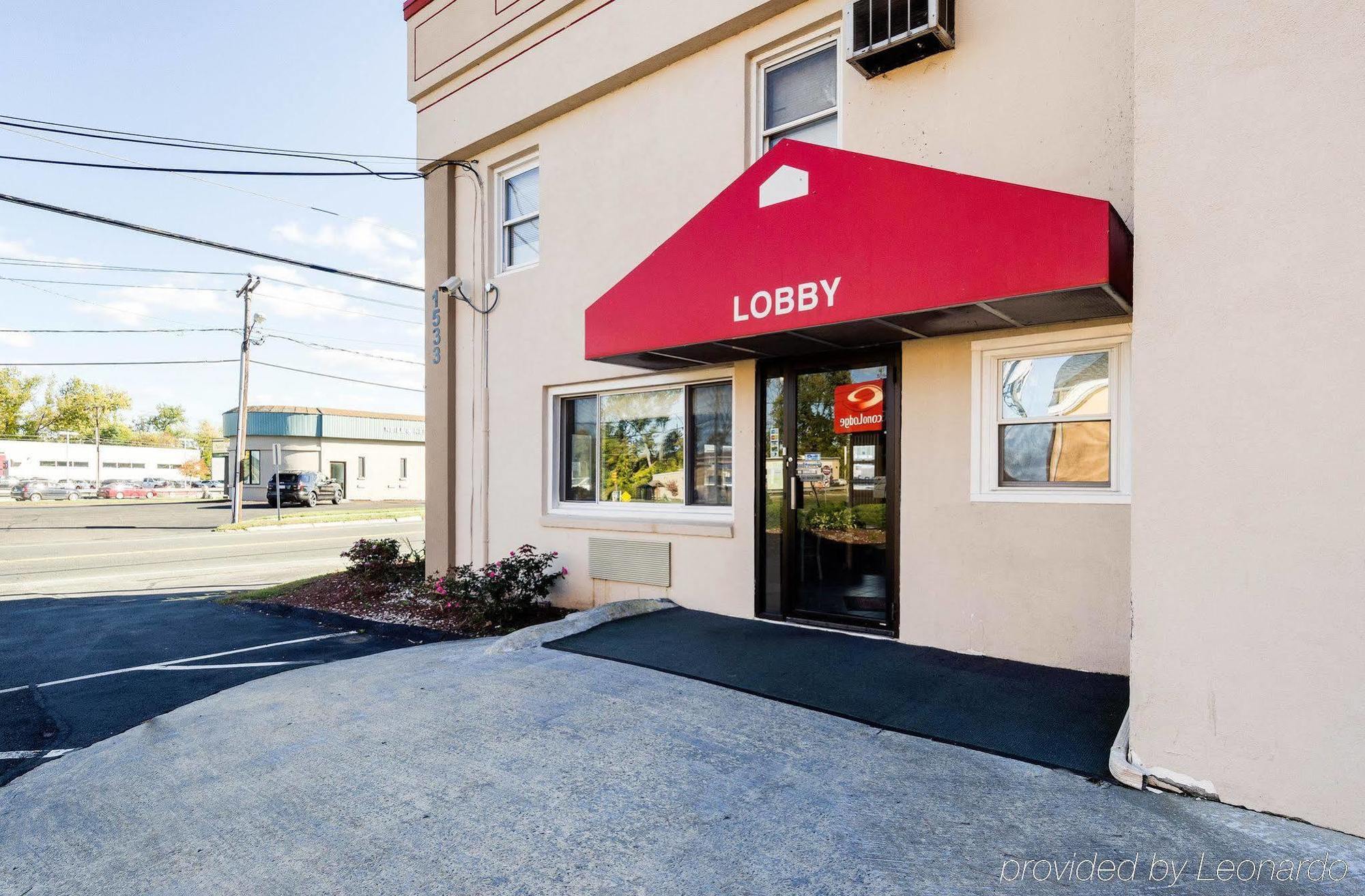 Econo Lodge West Springfield Exterior photo